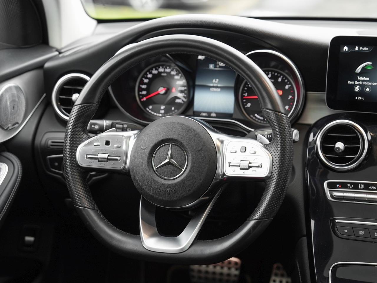 Mercedes-Benz GLC 200 4M AMG MBUX Navi+ Distronic Panorama