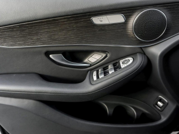 Mercedes-Benz GLC 300 de 4M Panorama Night Head-Up 360° AHK