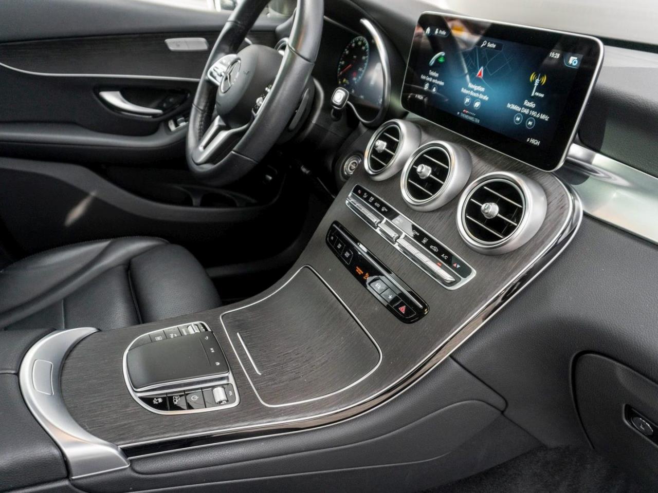 Mercedes-Benz GLC 300 de 4M Panorama Night Head-Up 360° AHK