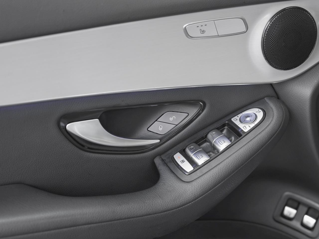 Mercedes-Benz GLC 300 e 4M OFF-ROAD MBUX Navi 360° EasyPack