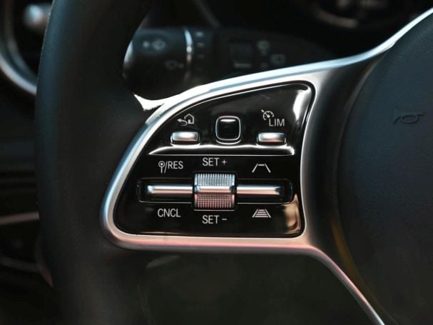 Mercedes-Benz GLC 300 e 4M MBUX Navi+ Distronic HeadUp 360° Mercedes-Benz GLC 300 e 4M MBUX Navi+ Distronic HeadUp 360°