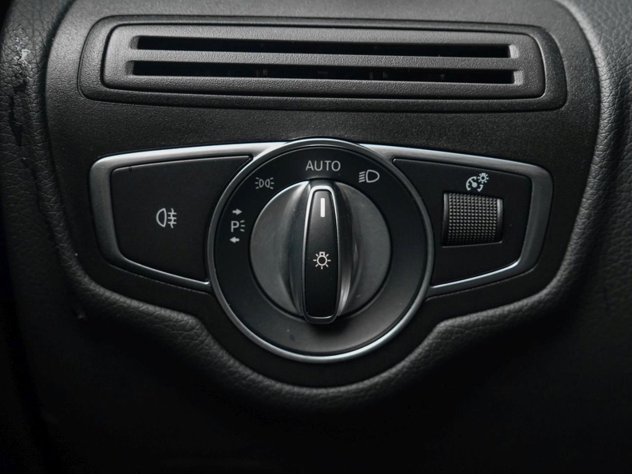 Mercedes-Benz GLC 300 e 4M AMG Panorama Burmester EasyP 360°