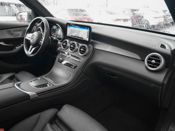 Mercedes-Benz GLC 300 e 4M AMG Panorama Burmester EasyP 360°