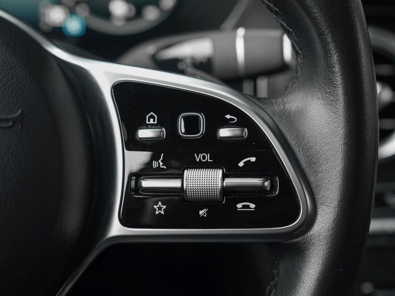 Mercedes-Benz GLC 300 e 4M AMG Panorama Burmester EasyP 360°