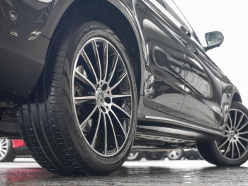 Mercedes-Benz GLC 300 e 4M AMG Panorama Burmester EasyP 360°