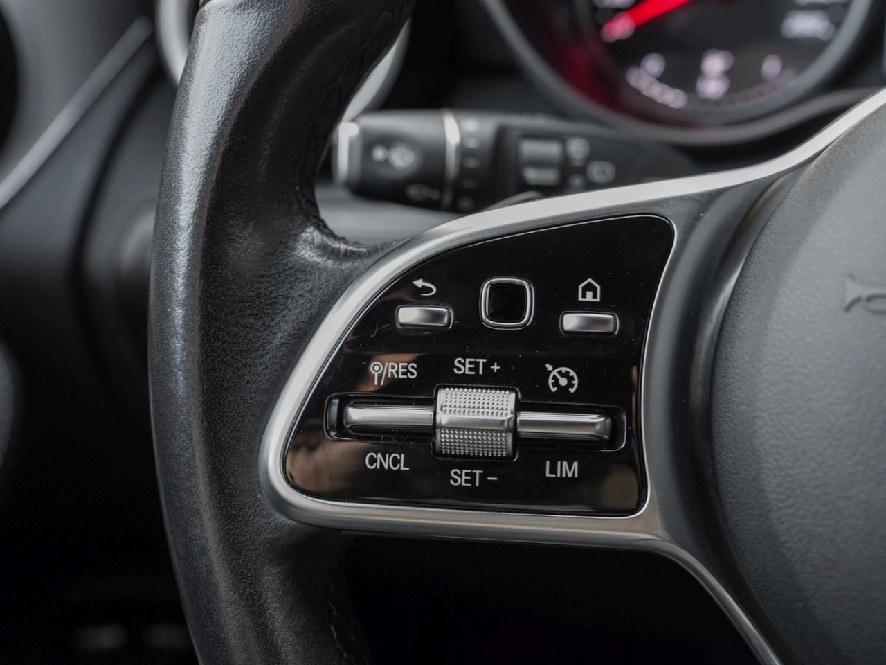 Mercedes-Benz GLC 300 e 4M Exclusive MBUX Navi EasyP AHK ParkP