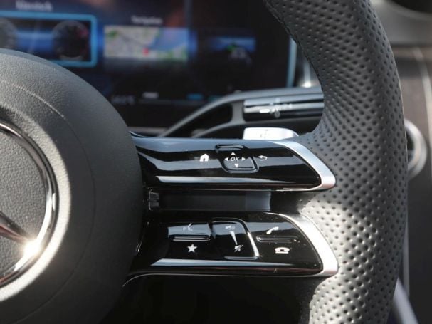 Mercedes-Benz GLC 220 d 4MATIC AMG Panorama Memory AHK 360° Mercedes-Benz GLC 220 d 4MATIC AMG Panorama Memory AHK 360°