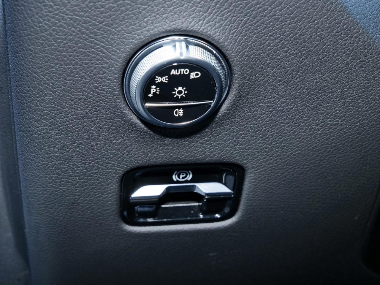 Mercedes-Benz GLC 300 e 4M AMG Navi Panorama Memory AHK 360°