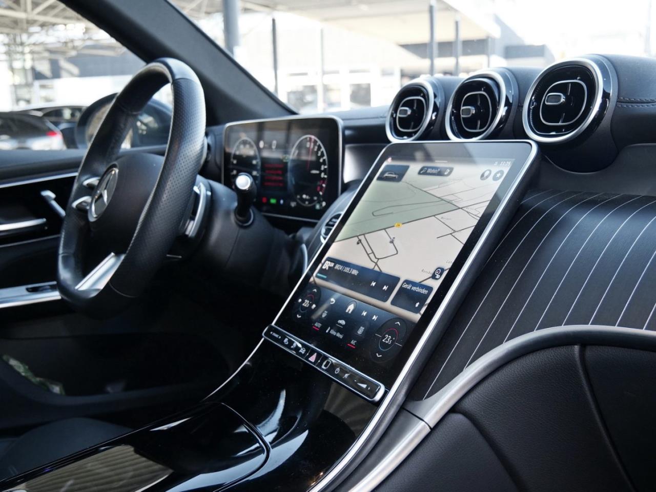 Mercedes-Benz GLC 300 e 4M AMG Navi Panorama Memory AHK 360°