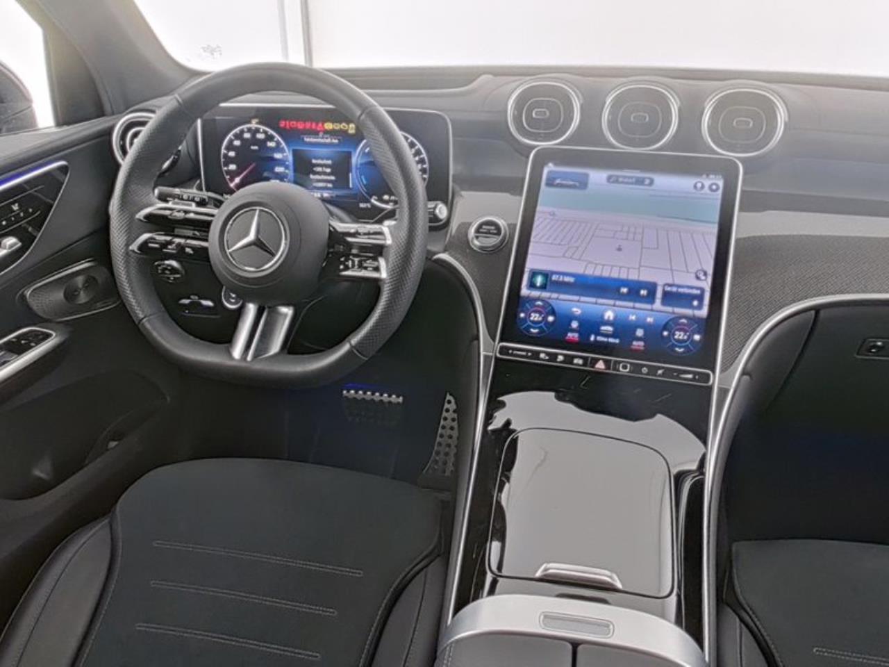 Mercedes-Benz GLC 400 e 4M AMG Night Panorama Distronic AHK