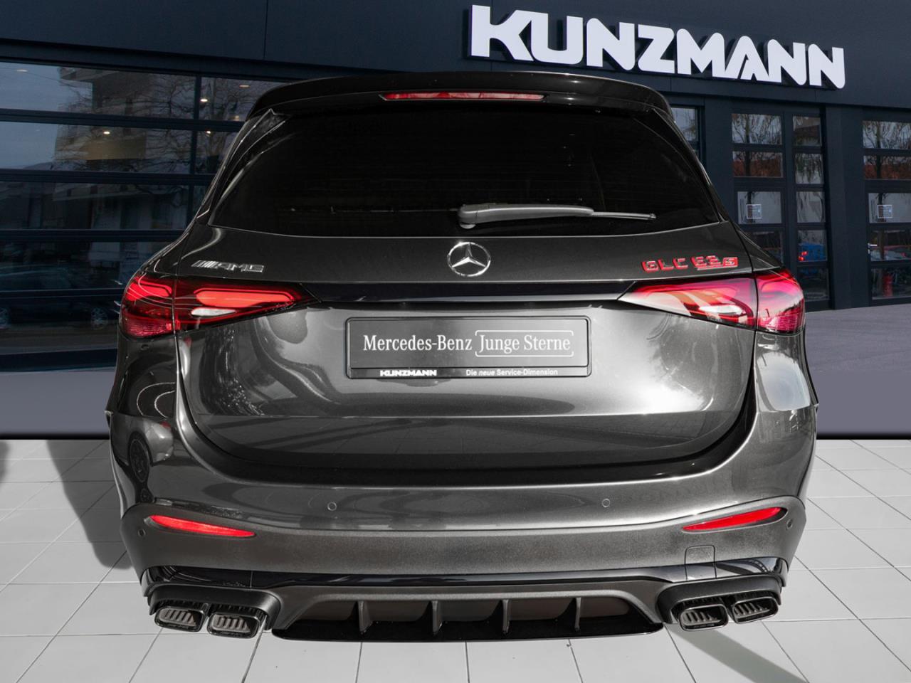 Mercedes-Benz GLC 63 AMG S E PERFORMANCE Night Panorama 360°
