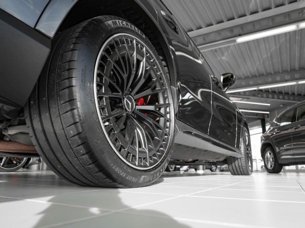 Mercedes-Benz GLC 63 AMG S E PERFORMANCE Night Panorama 360°