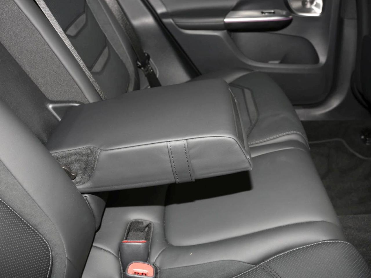 Mercedes-Benz GLC 63 AMG S E PERFORMANCE Night Panorama 360°