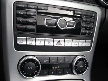 Mercedes-Benz SLK 250 CDI AMG Navi Sound Airscarf Keyless Go