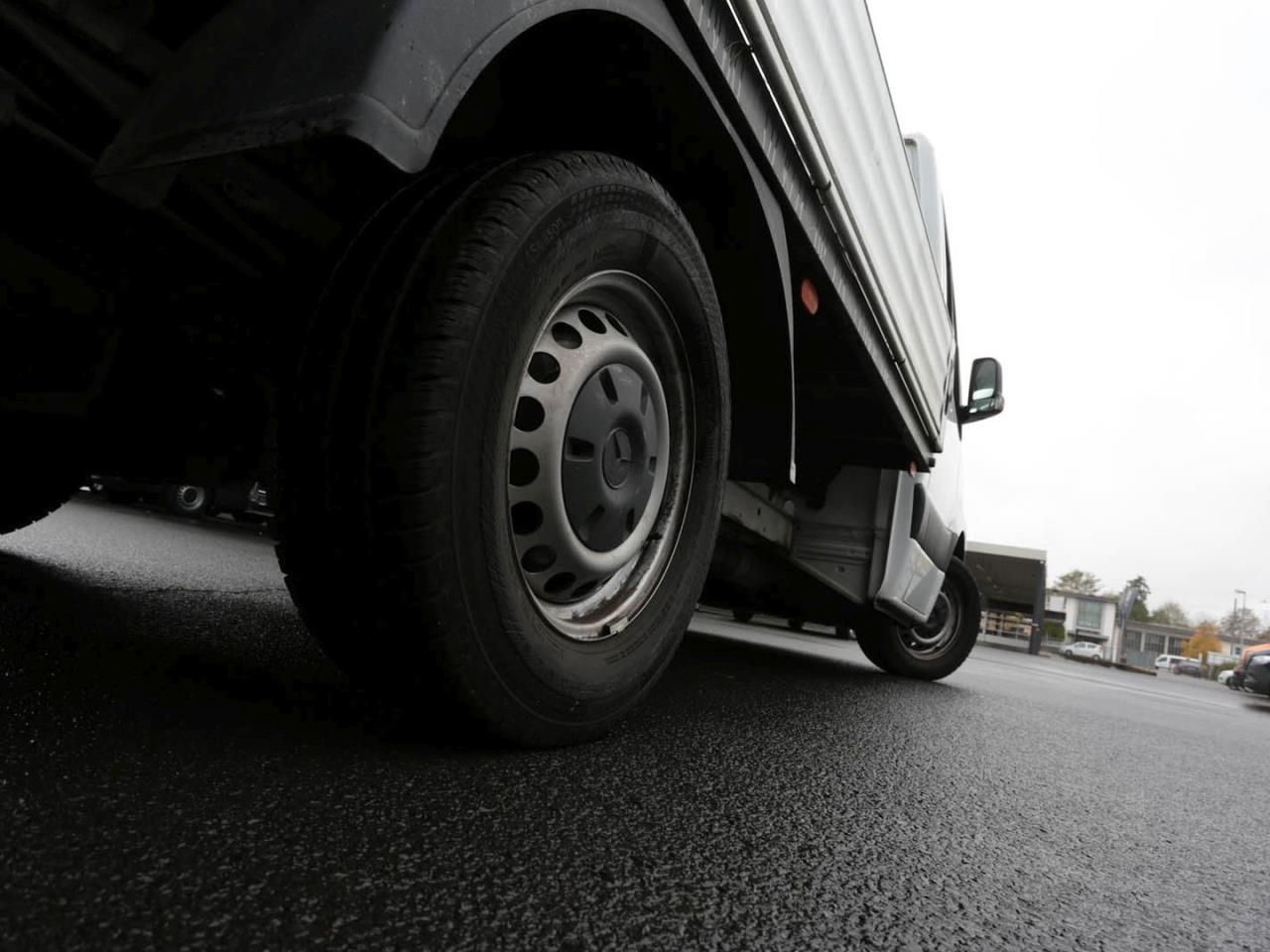 Mercedes-Benz Sprinter 315 CDI Pritsche Standard Navi AHK LED