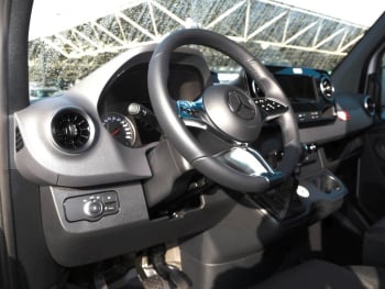 Mercedes-Benz Sprinter 317 CDI MBUX Kamera AHK TotwinkelAssist