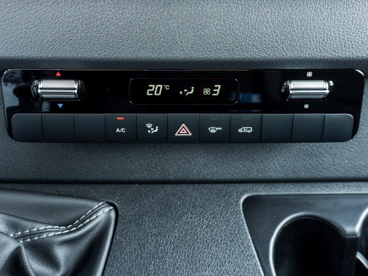 Mercedes-Benz Sprinter 317 CDI Koffer MBUX Navi Kamera SHZ