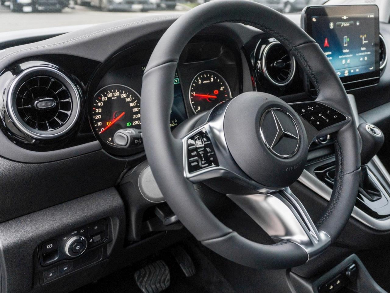 Mercedes-Benz T 180 d PROGRESSIVE Standard MBUX Navi Kamera