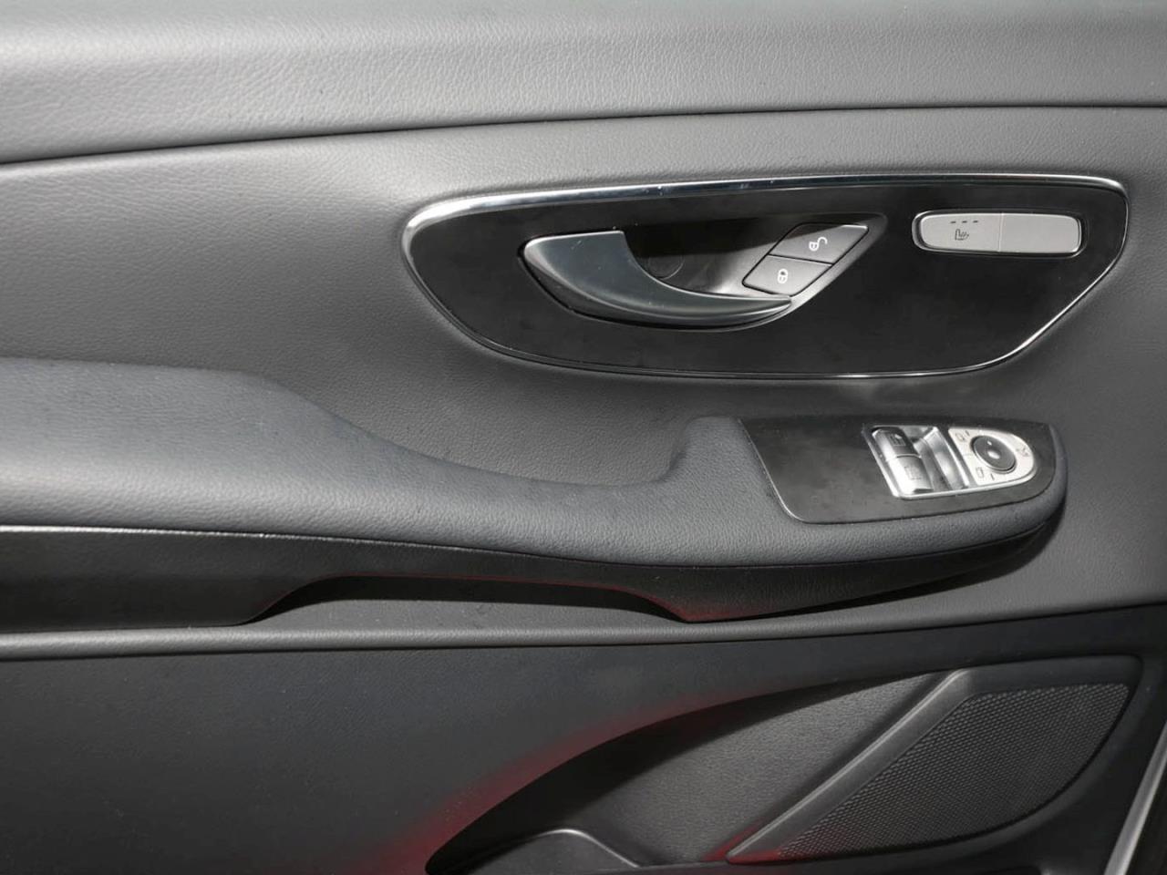 Mercedes-Benz V 220 d 4MATIC STYLE Lang AMG Distronic 360° AHK