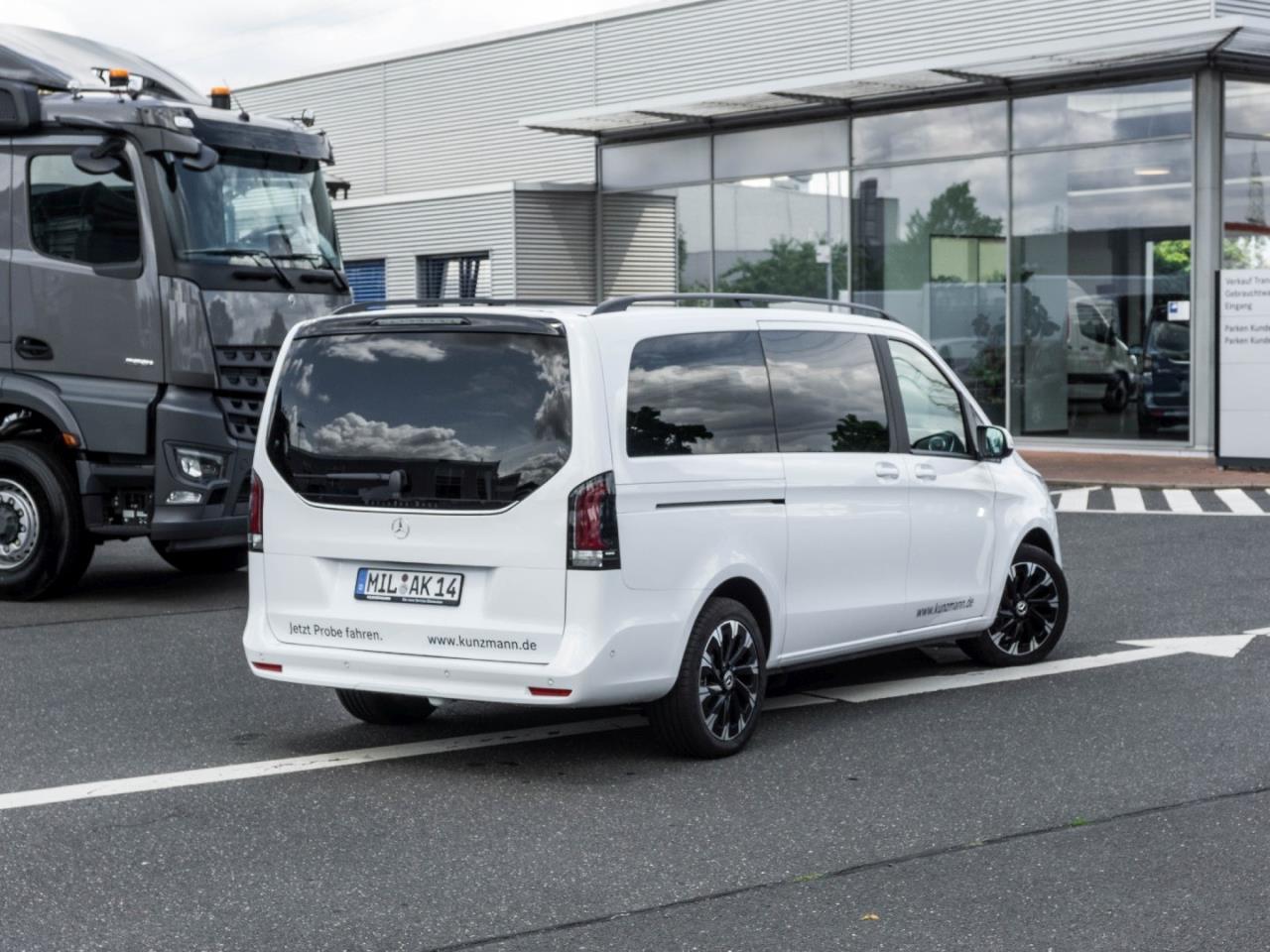 Mercedes-Benz V 250 d STYLE Lang MBUX Navi Distronic AHK Mercedes-Benz V 250 d STYLE Lang MBUX Navi Distronic AHK