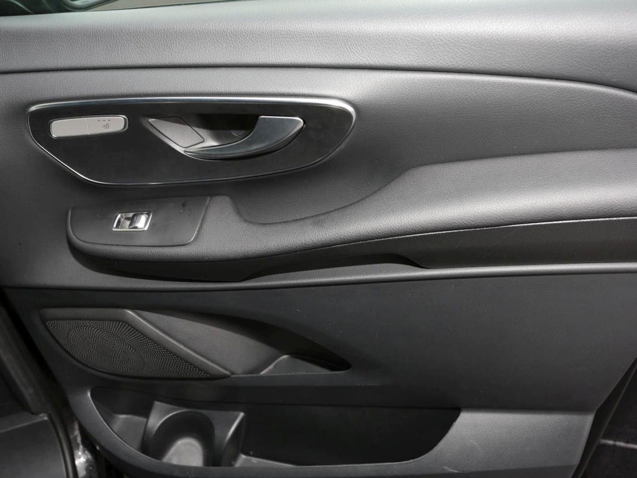 Mercedes-Benz V 300 d 4M EDITION Lang AMG Comand Kamera AHK