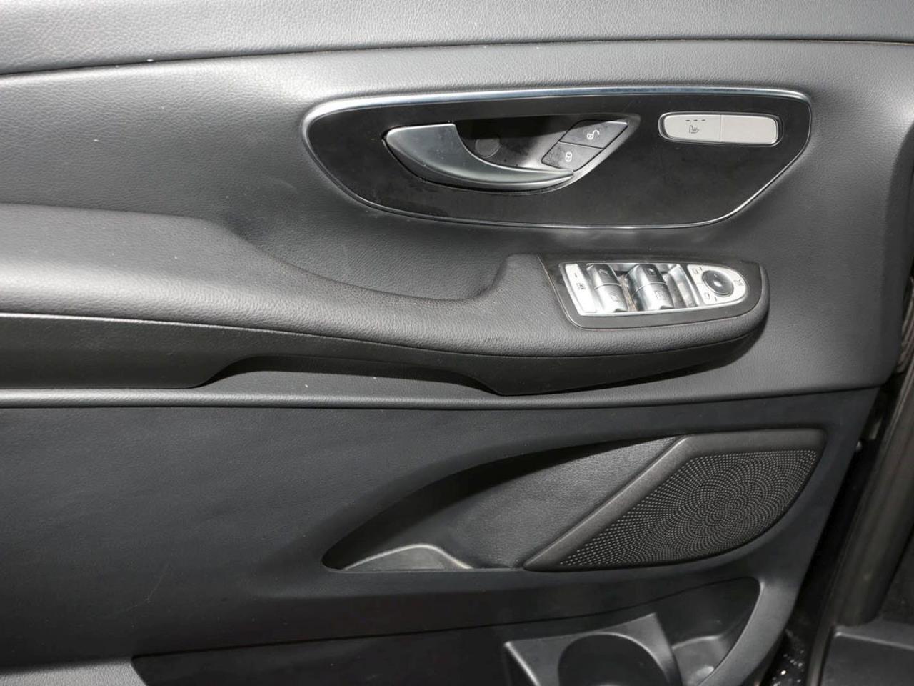 Mercedes-Benz V 300 d 4M EDITION Lang AMG Comand Kamera AHK