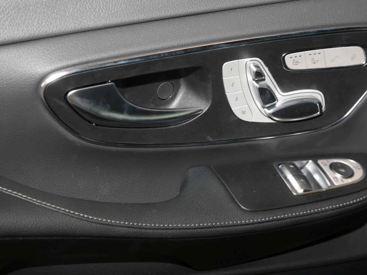 Mercedes-Benz V 300 d 4MATIC AVANTGARDE Lang AMG Night Panorama