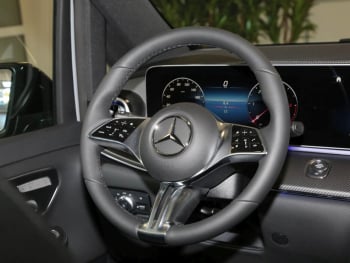 Mercedes-Benz V 300 d 4MATIC AVANTGARDE Lang AMG Night Panorama