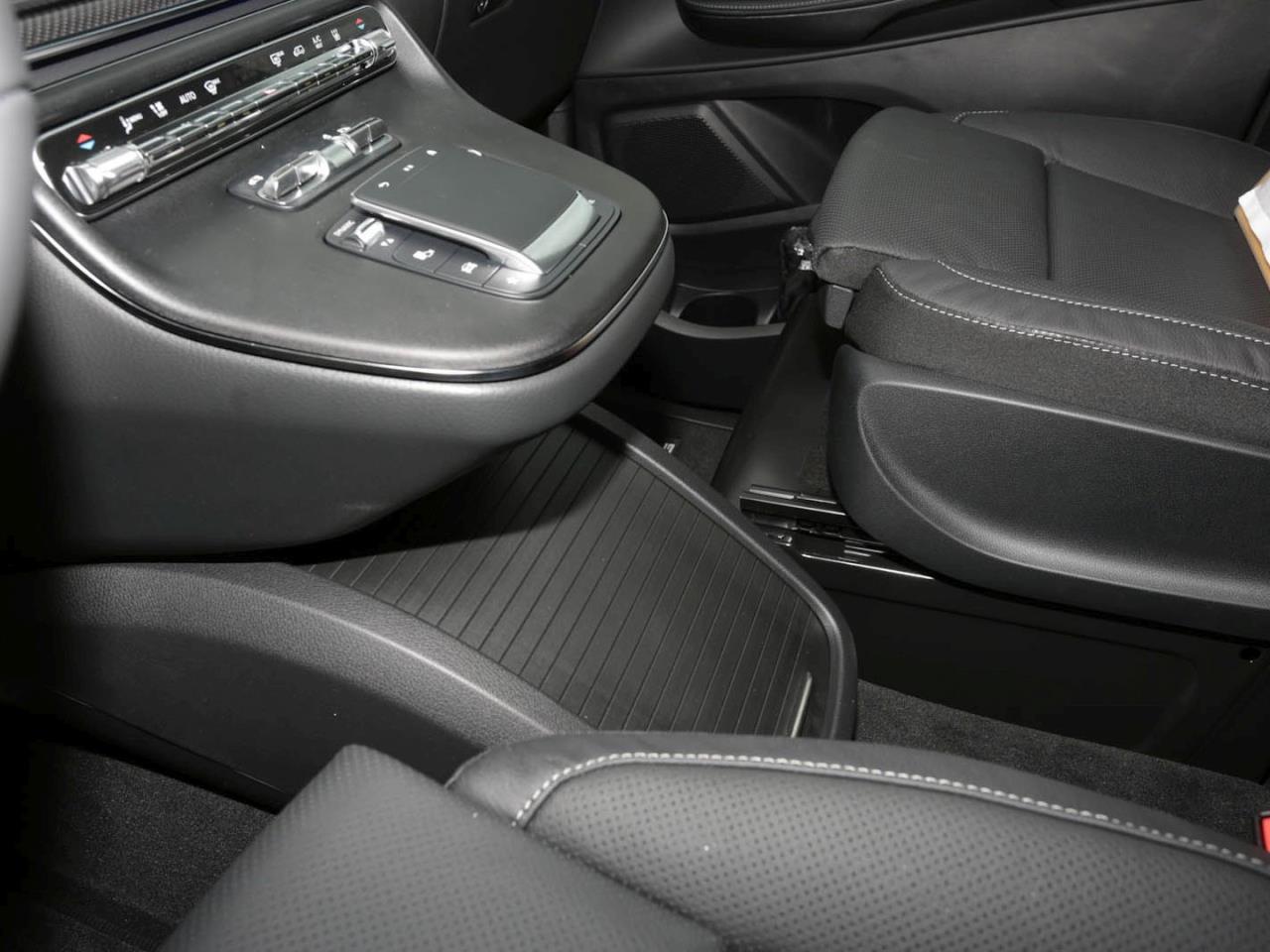 Mercedes-Benz V 300 d 4MATIC AVANTGARDE Lang AMG Night Panorama