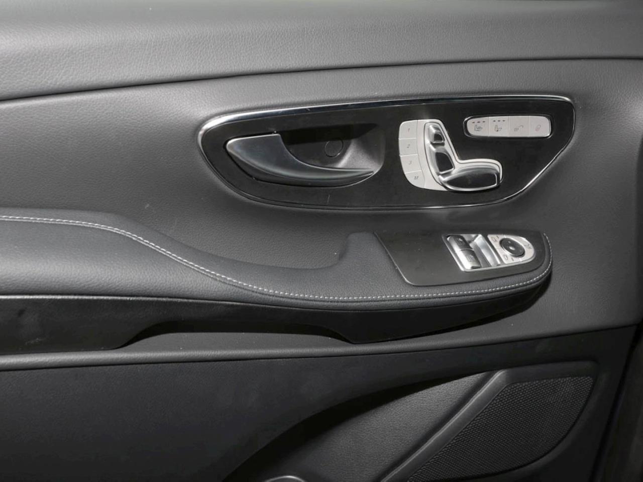 Mercedes-Benz V 300 d 4MATIC AVANTGARDE Lang AMG Night Panorama