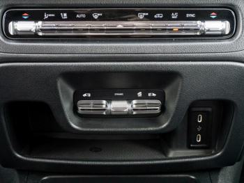 Mercedes-Benz Vito 124 CDI 4x4 Tourer PRO Lang Distronic AHK