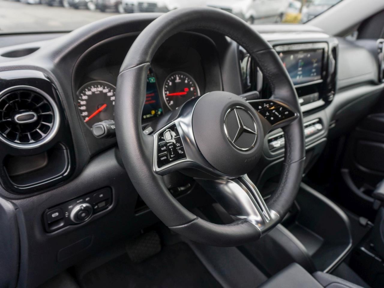 Mercedes-Benz Vito 124 CDI 4x4 Tourer PRO Lang Distronic AHK