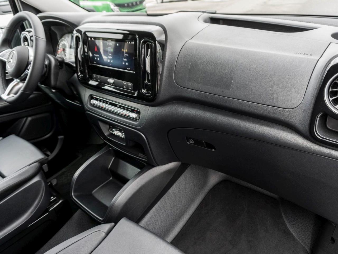 Mercedes-Benz Vito 124 CDI 4x4 Tourer PRO Lang Distronic AHK