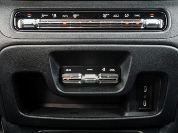 Mercedes-Benz Vito 124 CDI 4x4 Tourer PRO Lang Distronic AHK