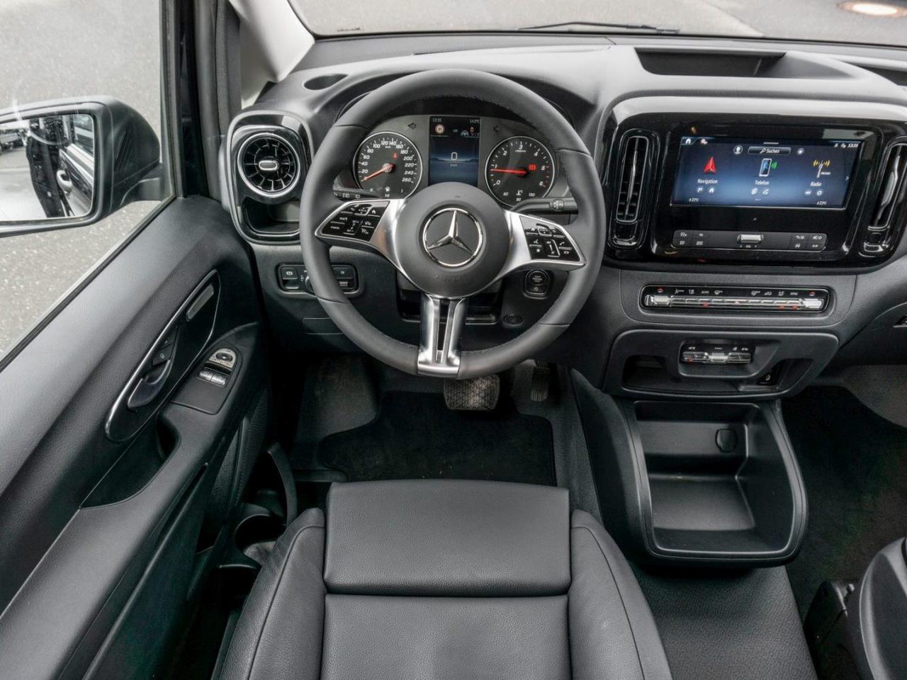 Mercedes-Benz Vito 124 CDI 4x4 Tourer PRO Lang Distronic AHK