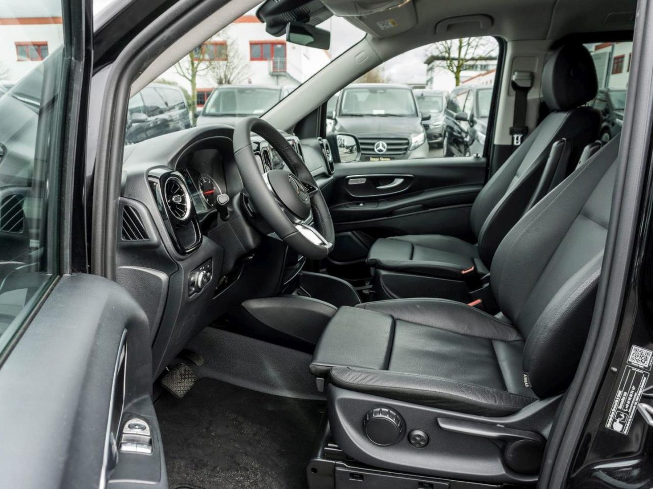 Mercedes-Benz Vito 124 CDI 4x4 Tourer PRO Lang Distronic AHK