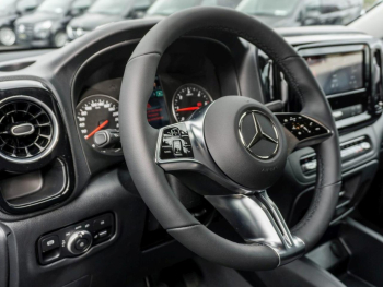 Mercedes-Benz Vito 124 CDI 4x4 Tourer PRO Lang Distronic AHK