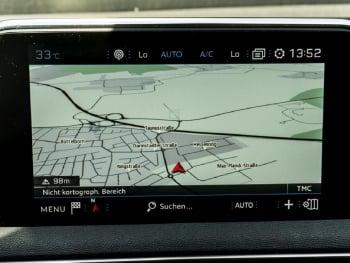 PEUGEOT 3008 1.2 PureTech 130 Allure Navi Totwinkel