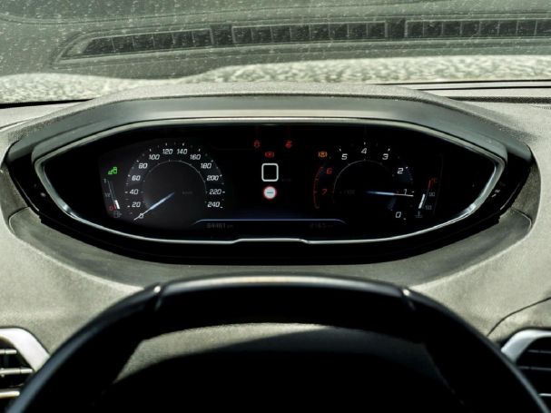 PEUGEOT 3008 1.2 PureTech 130 Allure Navi Totwinkel PEUGEOT 3008 1.2 PureTech 130 Allure Navi Totwinkel