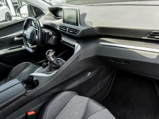 PEUGEOT 3008 1.2 PureTech 130 Allure Navi Totwinkel PEUGEOT 3008 1.2 PureTech 130 Allure Navi Totwinkel