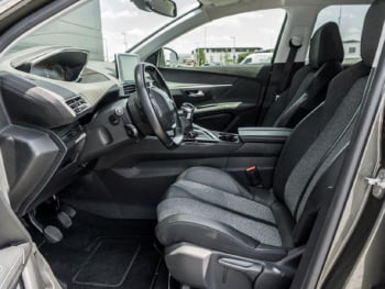PEUGEOT 3008 1.2 PureTech 130 Allure Navi Totwinkel