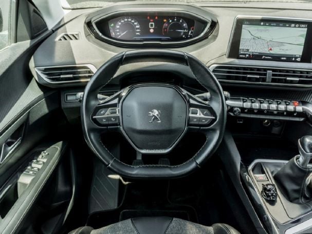 PEUGEOT 3008 1.2 PureTech 130 Allure Navi Totwinkel PEUGEOT 3008 1.2 PureTech 130 Allure Navi Totwinkel