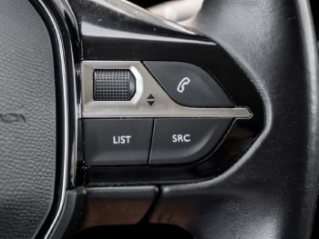 PEUGEOT 3008 1.2 PureTech 130 Allure Navi Totwinkel