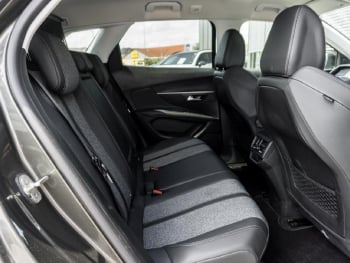 PEUGEOT 3008 1.2 PureTech 130 Allure Navi Totwinkel