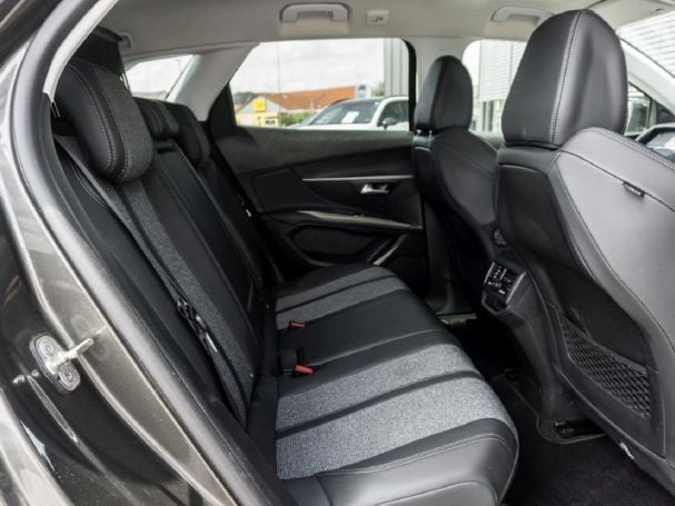PEUGEOT 3008 1.2 PureTech 130 Allure Navi Totwinkel PEUGEOT 3008 1.2 PureTech 130 Allure Navi Totwinkel