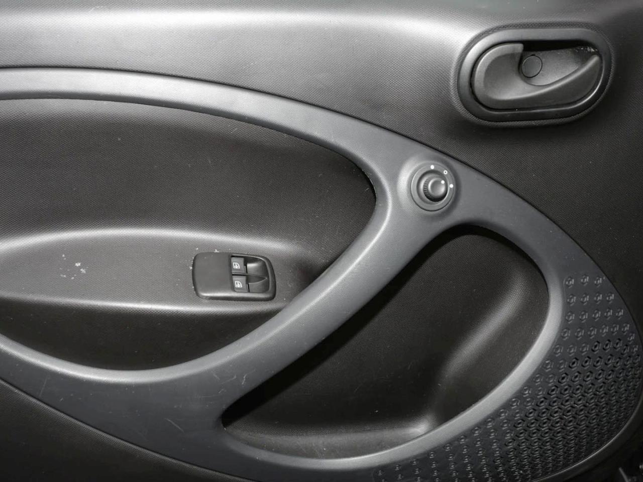 smart EQ forfour advenced-Paket Volldach 22 kW SHZ