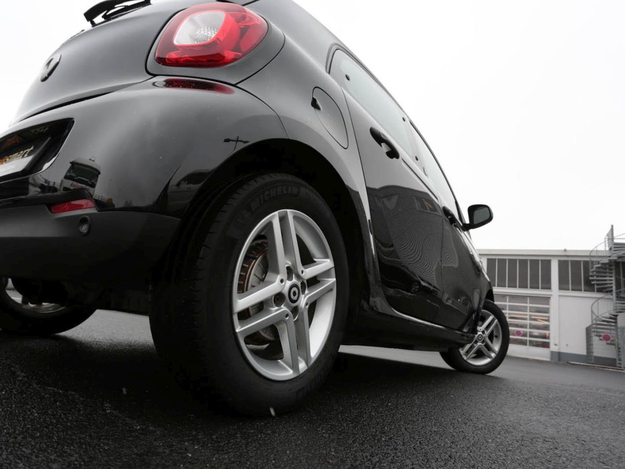 smart EQ forfour advenced-Paket Volldach 22 kW SHZ