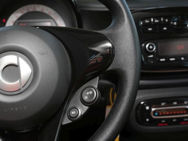 SMART EQ forfour Cool&Audio Volldach 22kW Sitzheizung SMART EQ forfour Cool&Audio Volldach 22kW Sitzheizung