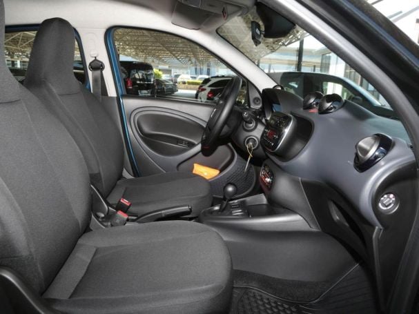 SMART EQ forfour Cool&Audio Volldach 22kW Sitzheizung SMART EQ forfour Cool&Audio Volldach 22kW Sitzheizung