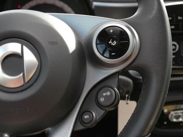 SMART EQ fortwo cabrio passion Plus-Paket 22kW-Lader SMART EQ fortwo cabrio passion Plus-Paket 22kW-Lader